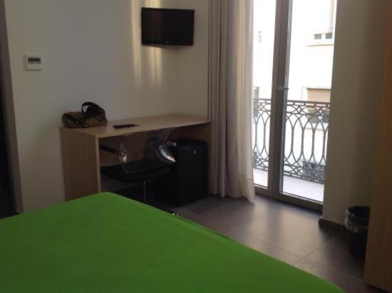 Palazzo 41 Rental Rooms San Pietro Vernotico Exterior foto