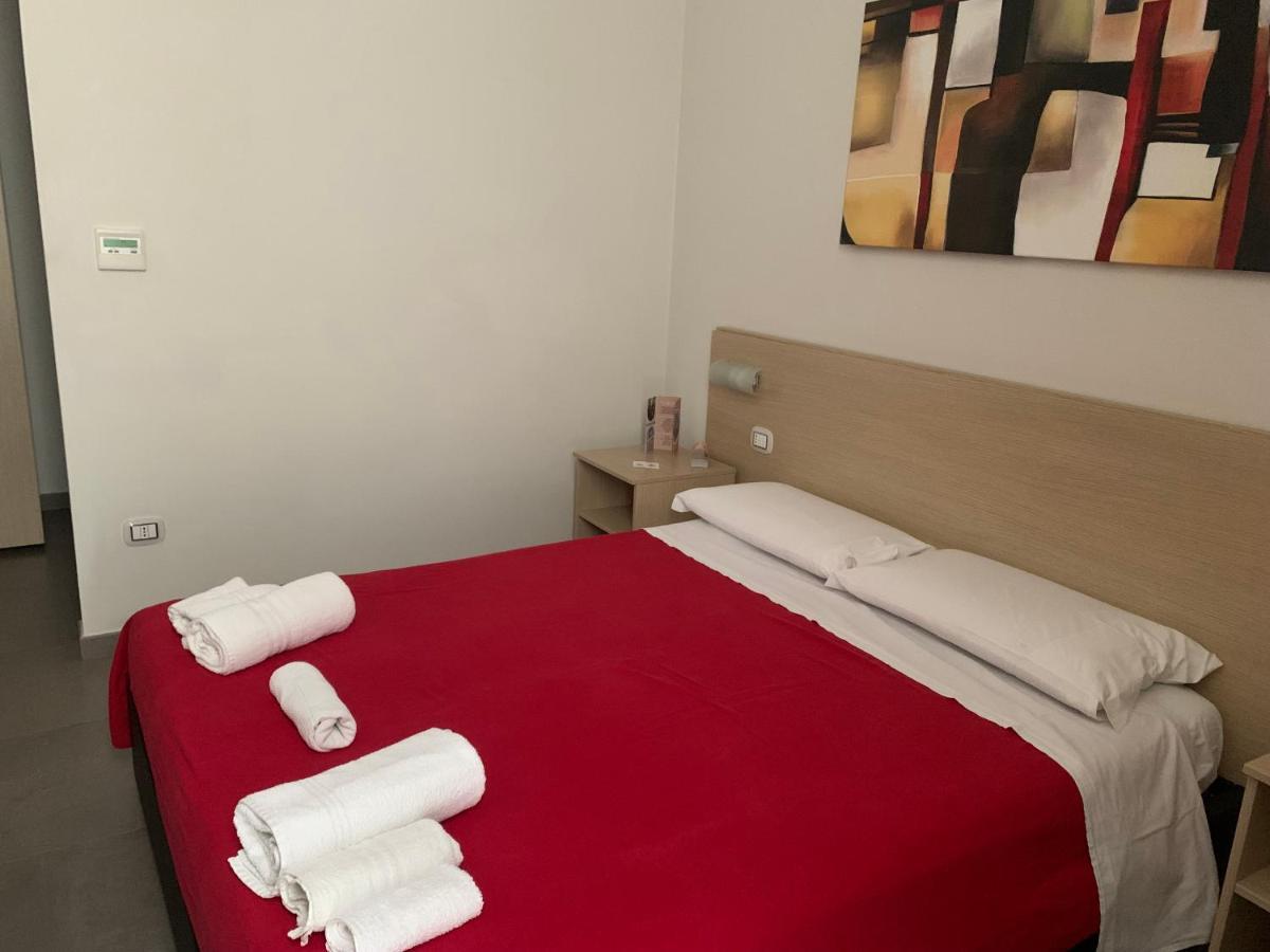 Palazzo 41 Rental Rooms San Pietro Vernotico Exterior foto