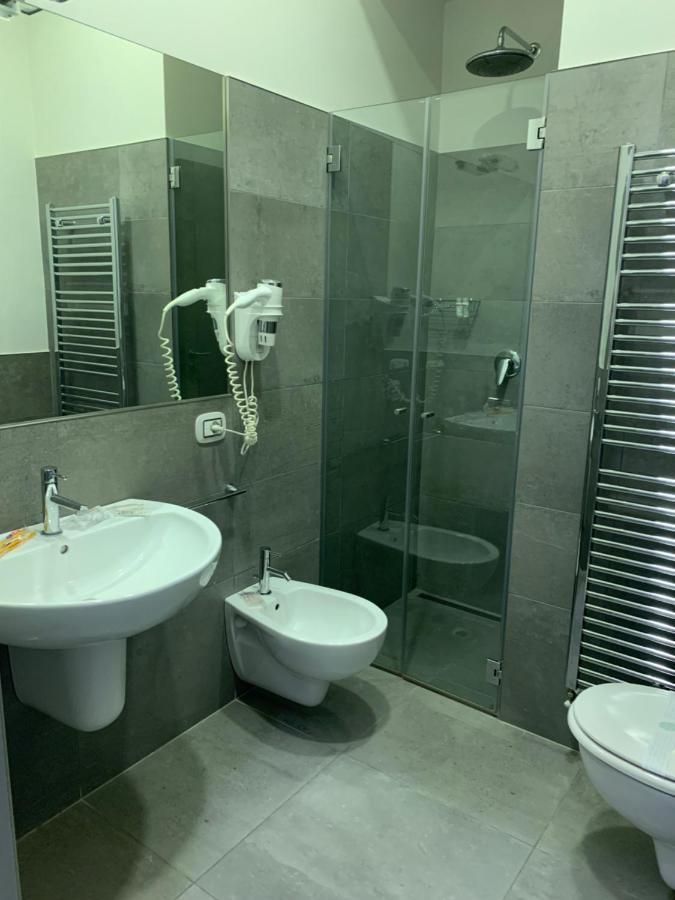 Palazzo 41 Rental Rooms San Pietro Vernotico Exterior foto