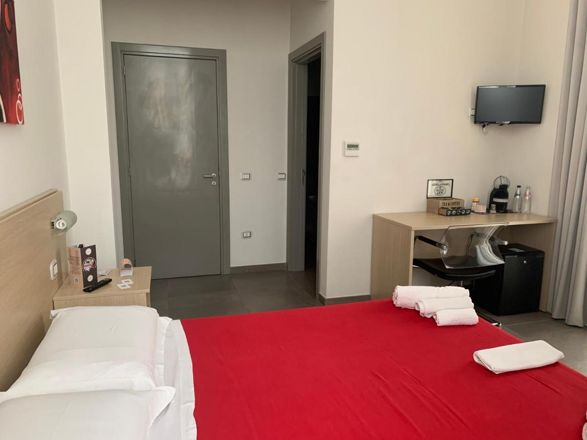 Palazzo 41 Rental Rooms San Pietro Vernotico Exterior foto