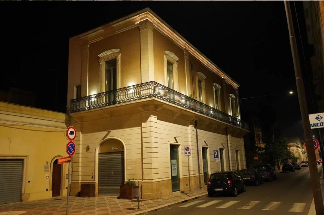 Palazzo 41 Rental Rooms San Pietro Vernotico Exterior foto